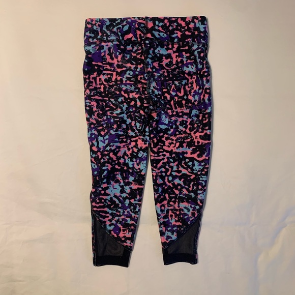 Under Armour Girls' HeatGear Armour Printed Ankle Crop Leggings Size XS 7 - Picture 4 of 9